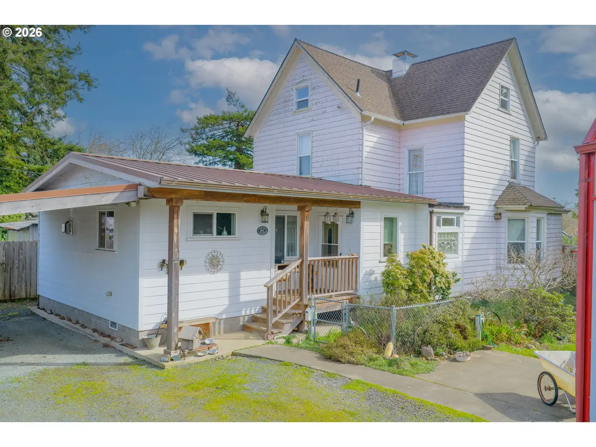 1150 W 8th St, Coquille, OR 97423 - #1