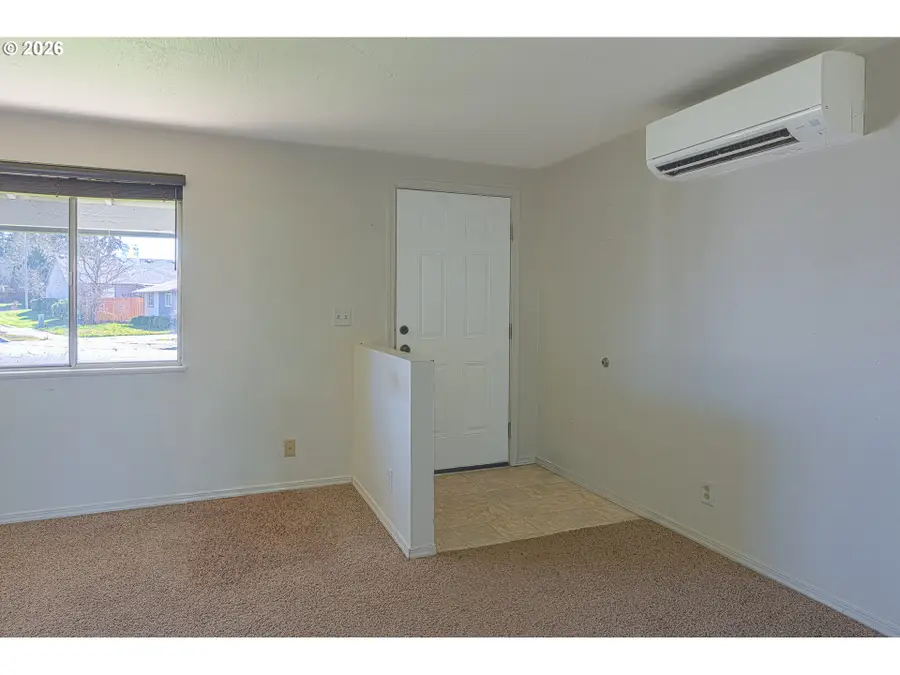 25031 Woodland Ave, Veneta, OR 97487 - #3