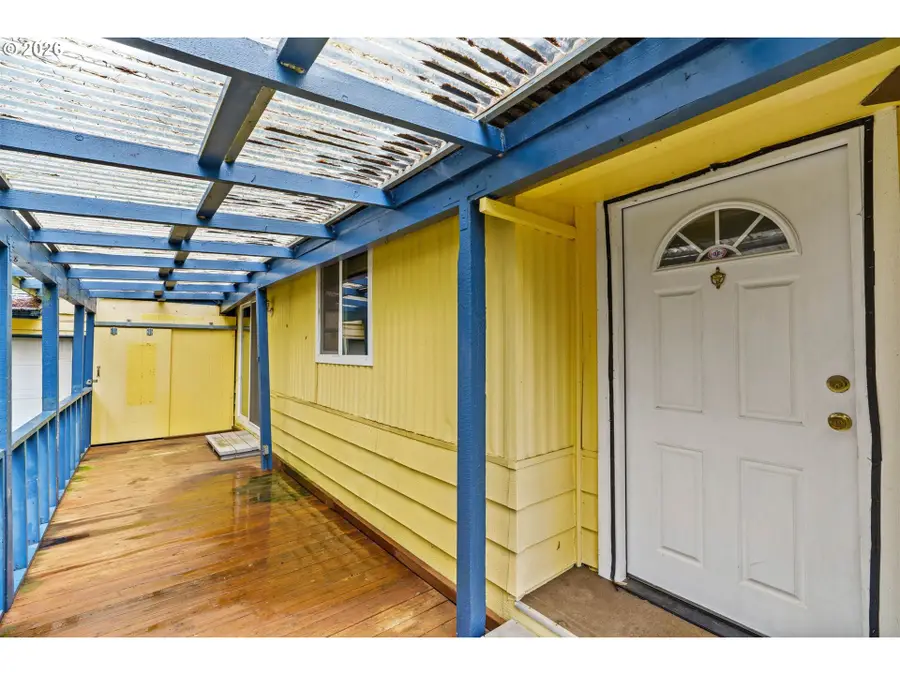 5585 Lakeview Dr, Florence, OR 97439 - #3