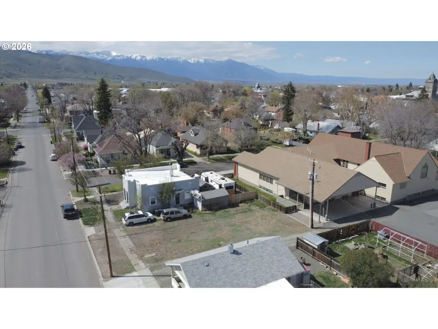 2128 Auburn Ave, Baker City, OR 97814 - #3