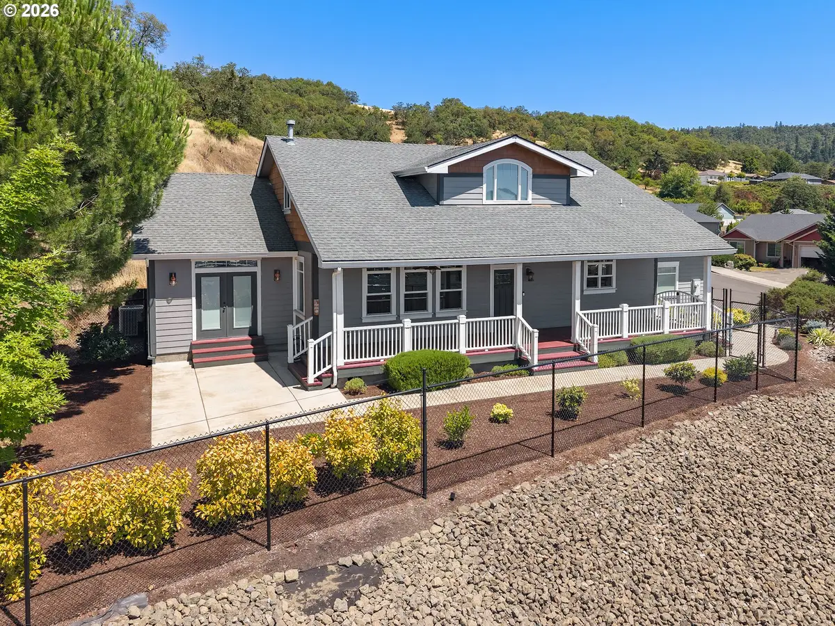 1984 NE Sunset Loop Dr, Roseburg, OR 97470 - #1