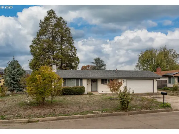 10 Carmel Ct, Roseburg, OR 97471