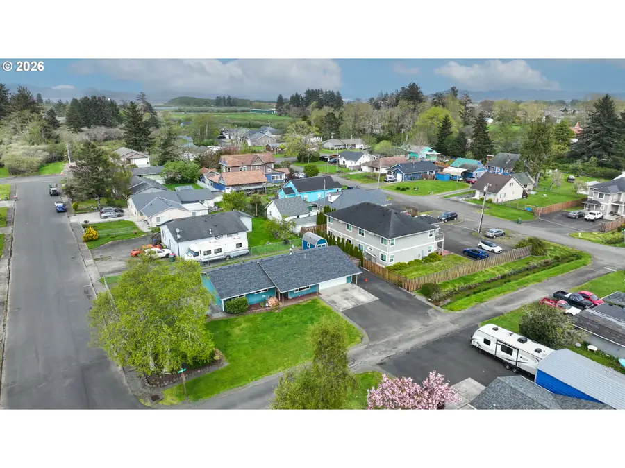 235 W Harbor St, Warrenton, OR 97146 - #3