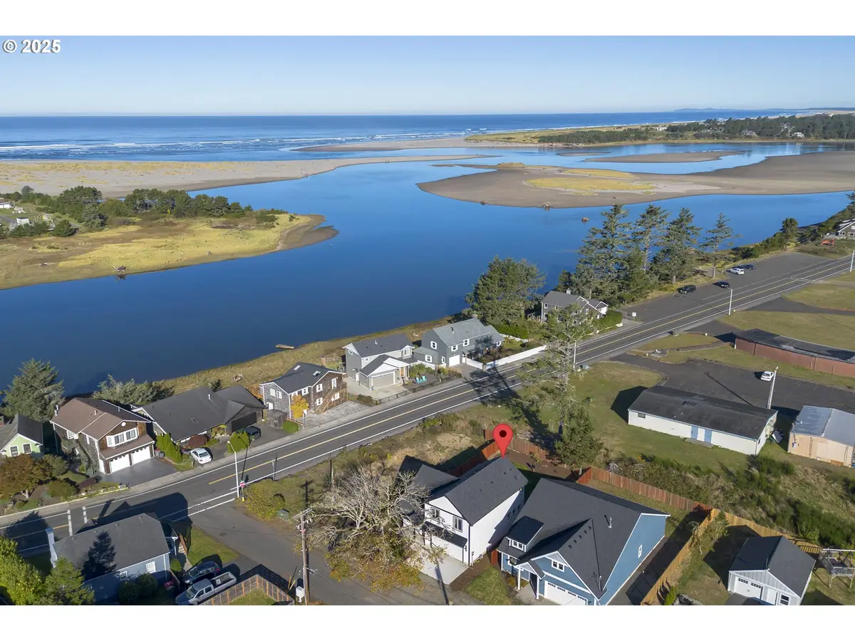 790 17th Ave, Seaside, OR 97138 - Image #1