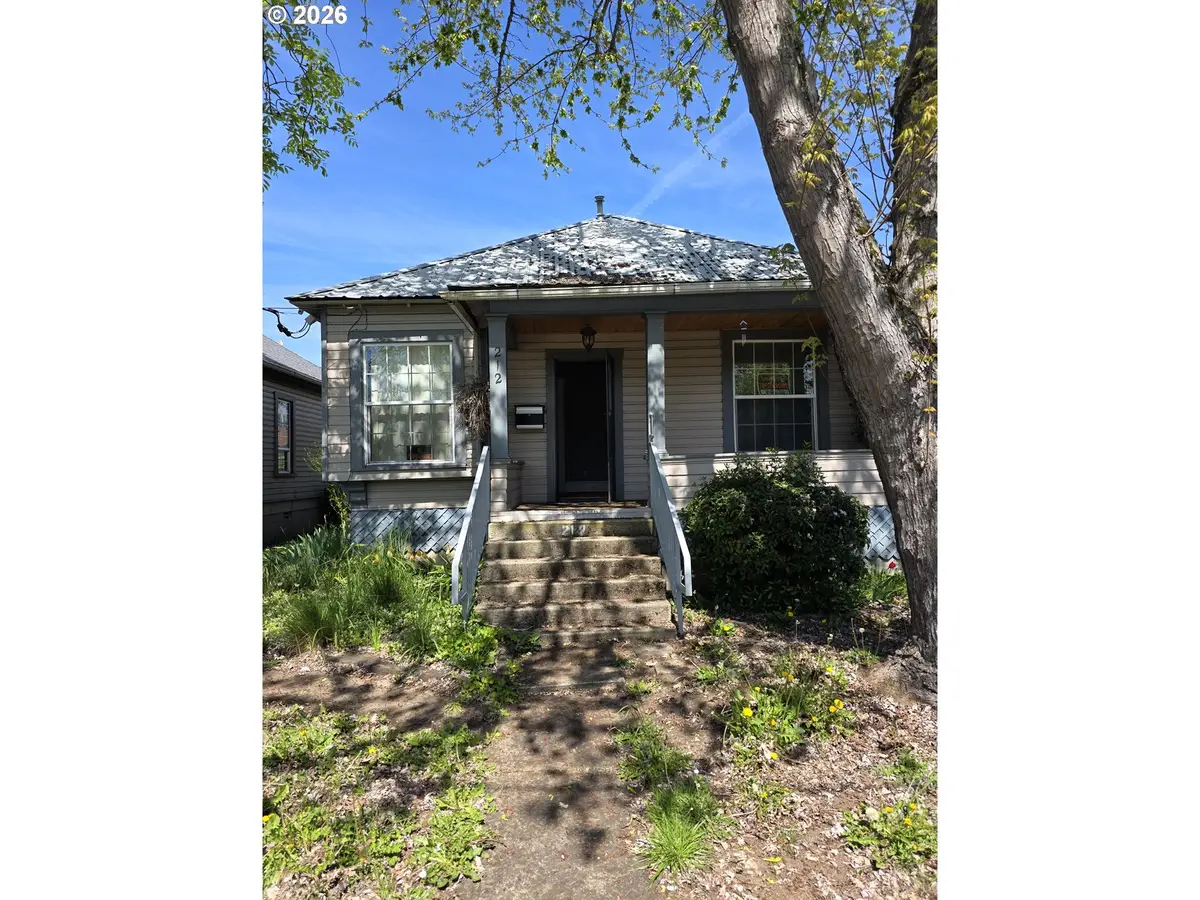 212 SE Mosher Ave, Roseburg, OR 97470 - #1