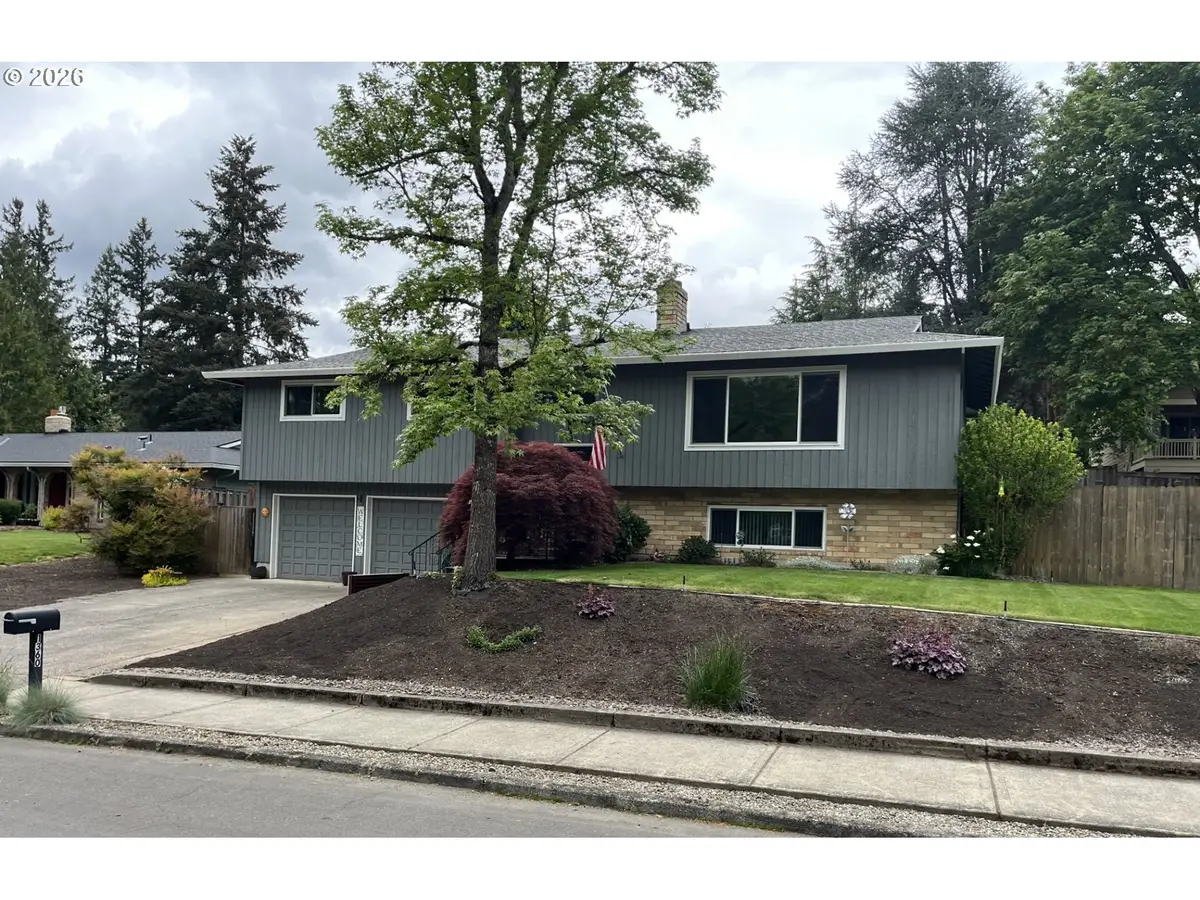 1360 Tamarisk Dr, West Linn, OR 97068 - #1
