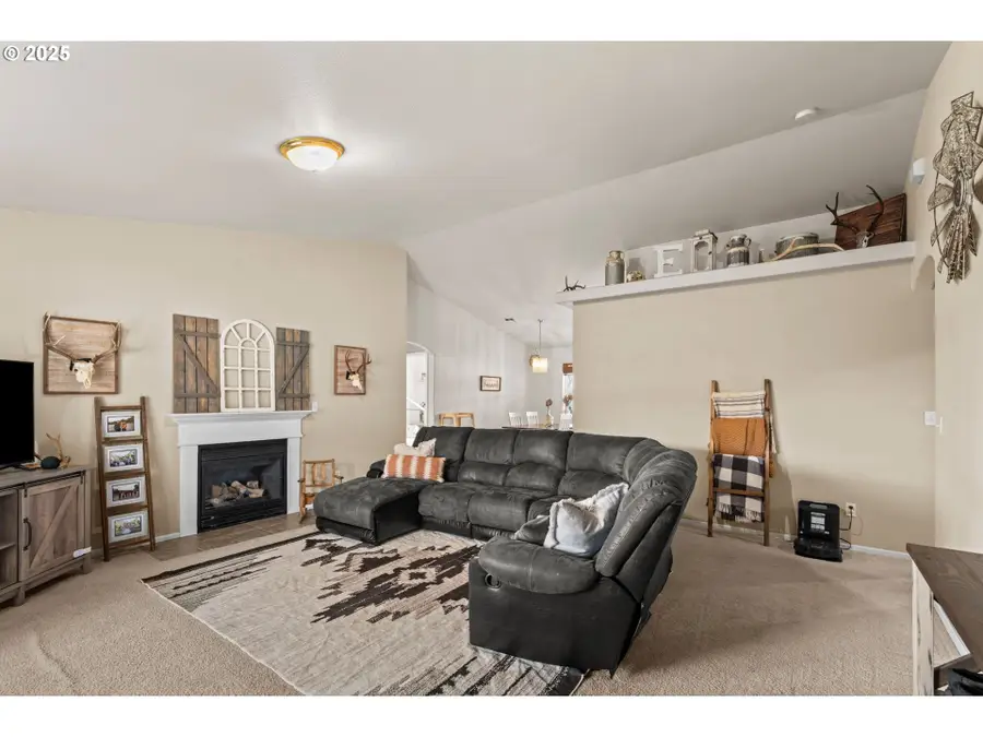 277 Armande Loop, Roseburg, OR 97471 - Image #2