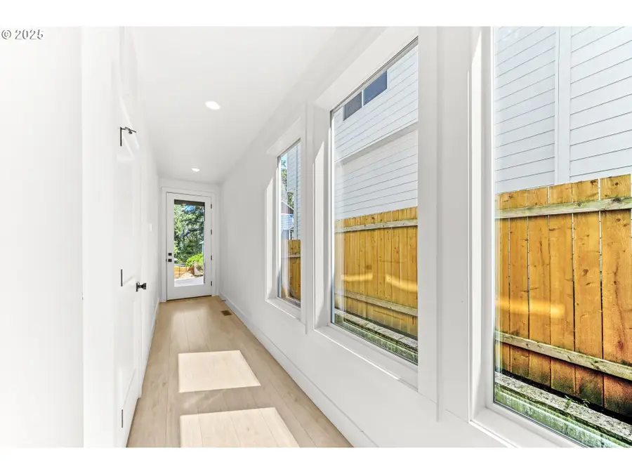 11109 SW 43rd Ave, Portland, OR 97219 - Image #2