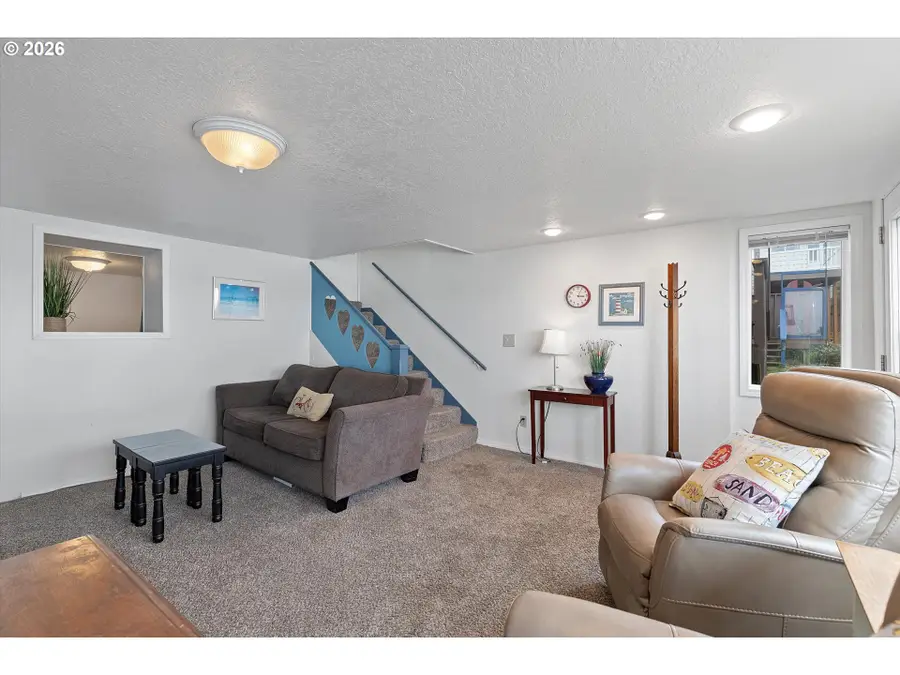 3521 SW Anchor Ave #2, Lincoln City, OR 97367 - #3