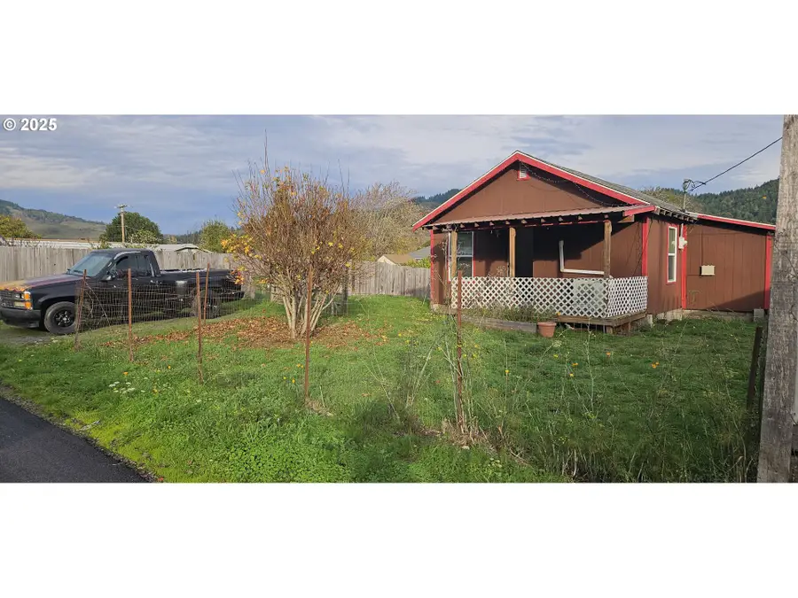 930 C Ave, Powers, OR 97466 - Image #2