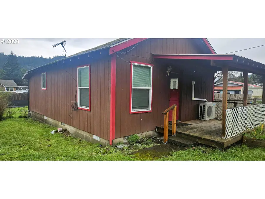 930 C Ave, Powers, OR 97466 - Image #3