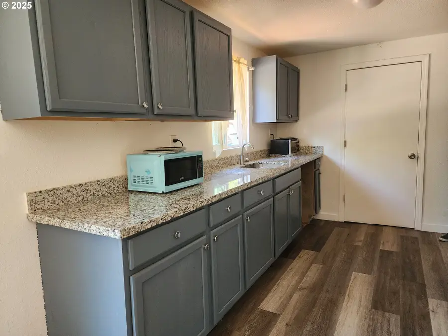 4061 NE Hawthorne Ave, Salem, OR 97301 - Image #3