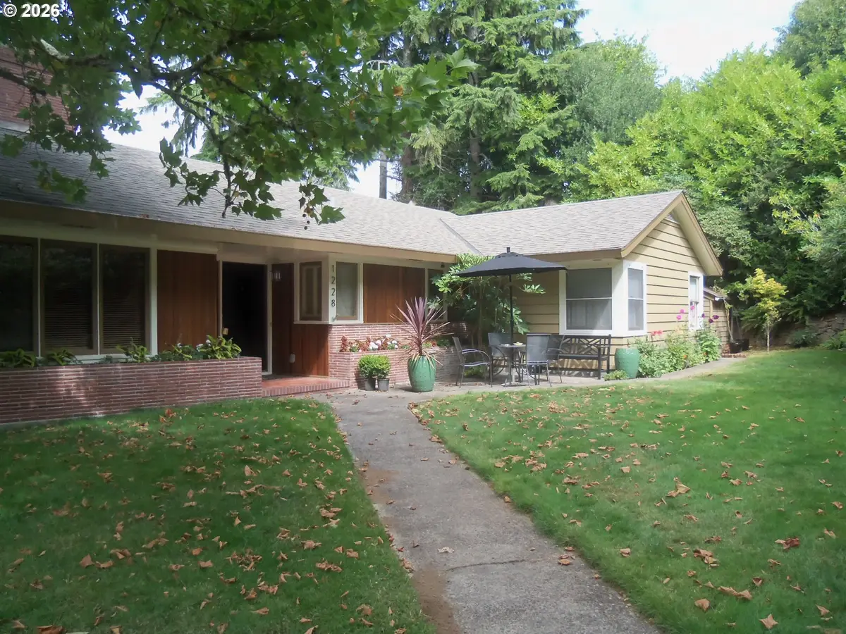 1228 11th St, Astoria, OR 97103 - #1