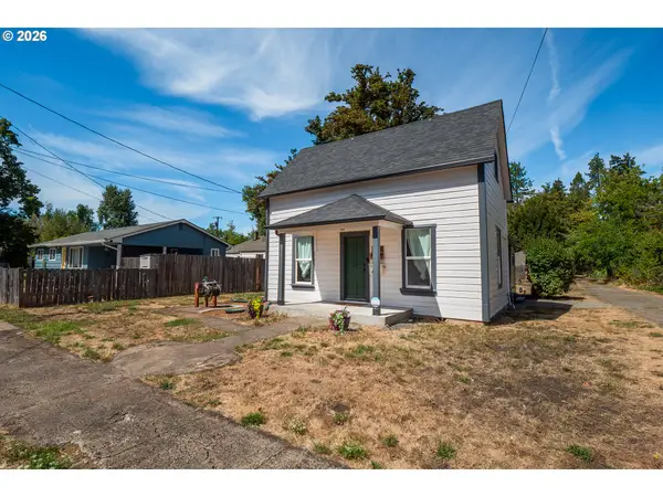 126 E Madison Ave, CottageGrove, OR 97424