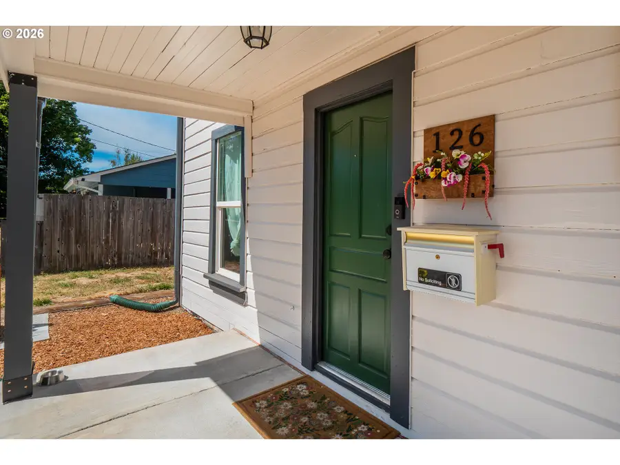 126 E Madison Ave, Cottage Grove, OR 97424 - #3