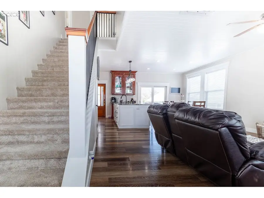 606 2nd St, Cove, OR 97824 - #3