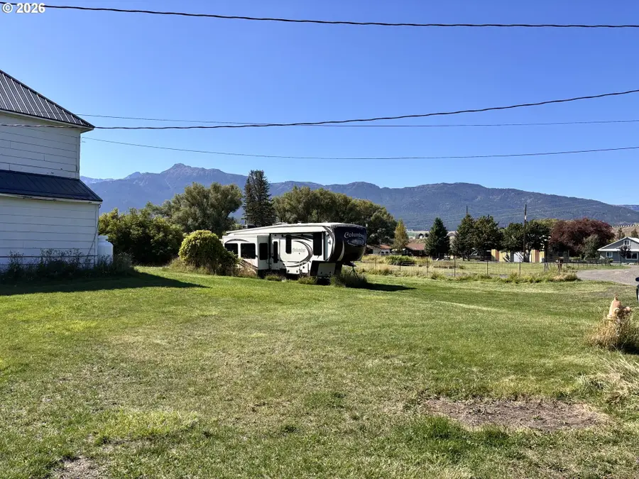 808 W Greenwood St, Enterprise, OR 97828 - #3