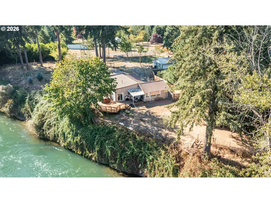 1054 N River Dr, Sweet Home, OR 97386 - #2