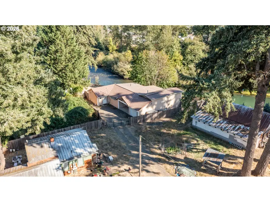 1054 N River Dr, Sweet Home, OR 97386 - #3