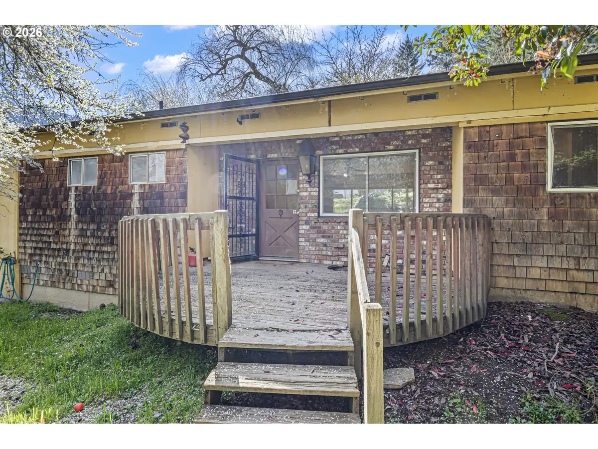 531 NW Harrison St, Canyonville, OR 97417 - #1