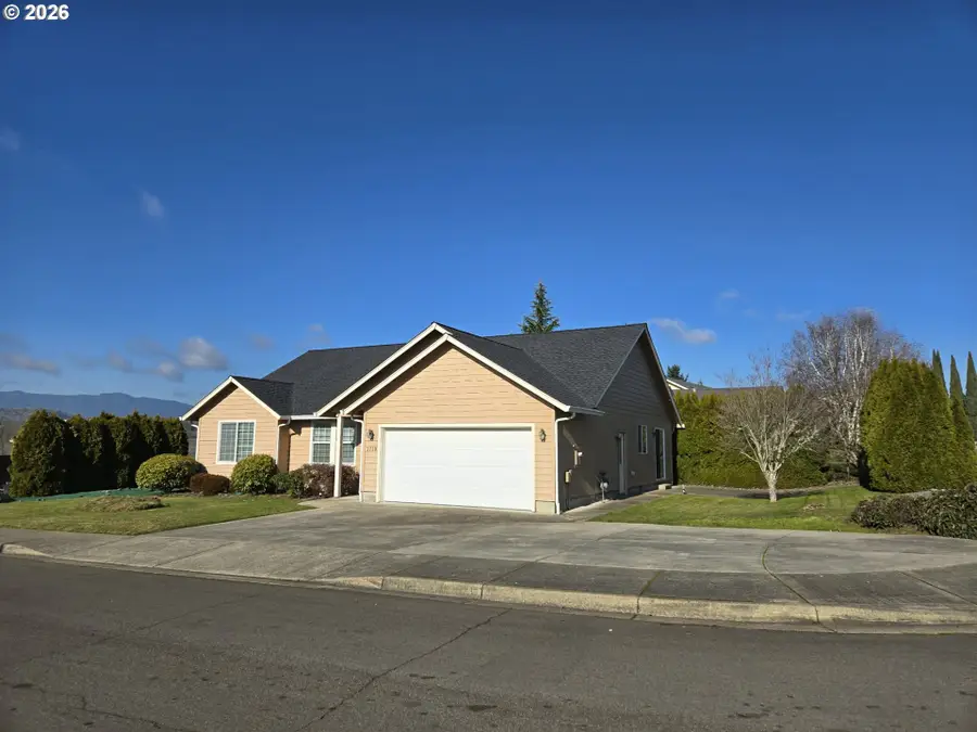 2719 Golfview Ave, Sutherlin, OR 97479 - Image #2