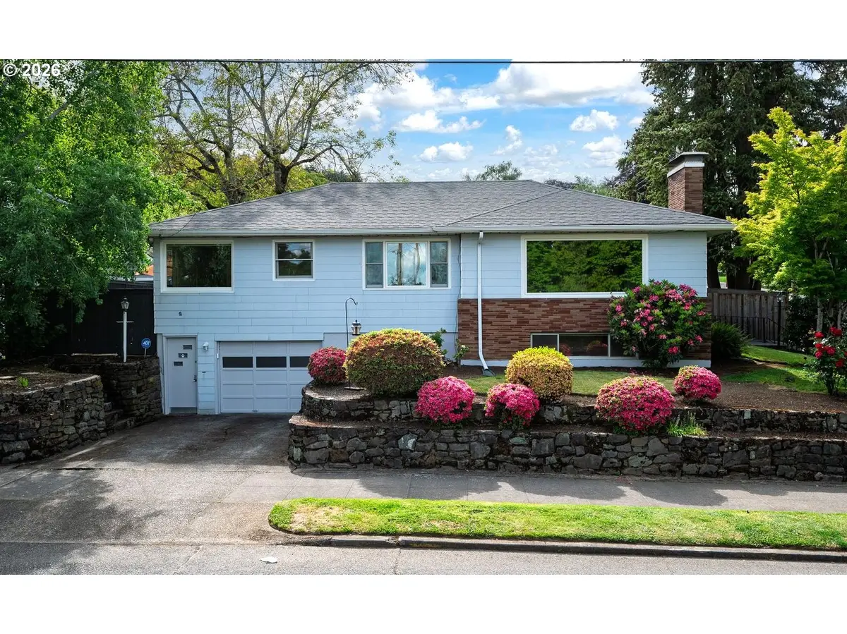 7530 SE Yamhill St, Portland, OR 97215 - #1