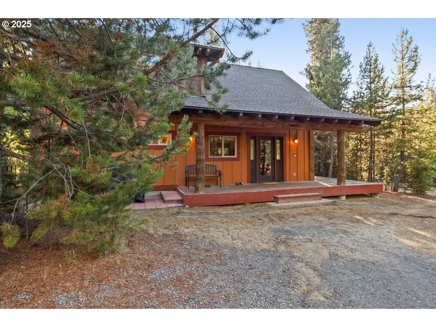 141152 Crescent Moon Dr, Crescent Lake, OR 97733 - Image #2