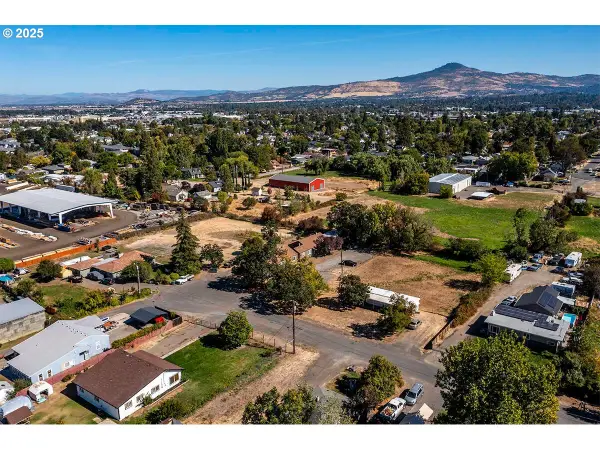 144 166 Reager St, Medford, OR 97501