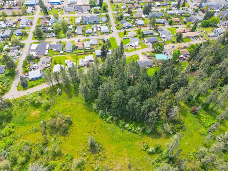 Maple Ave, Sutherlin, OR 97479 - #3