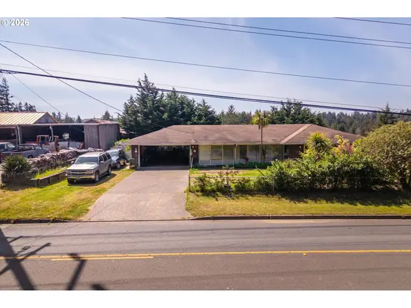 2335 Woodland Dr, CoosBay, OR 97420