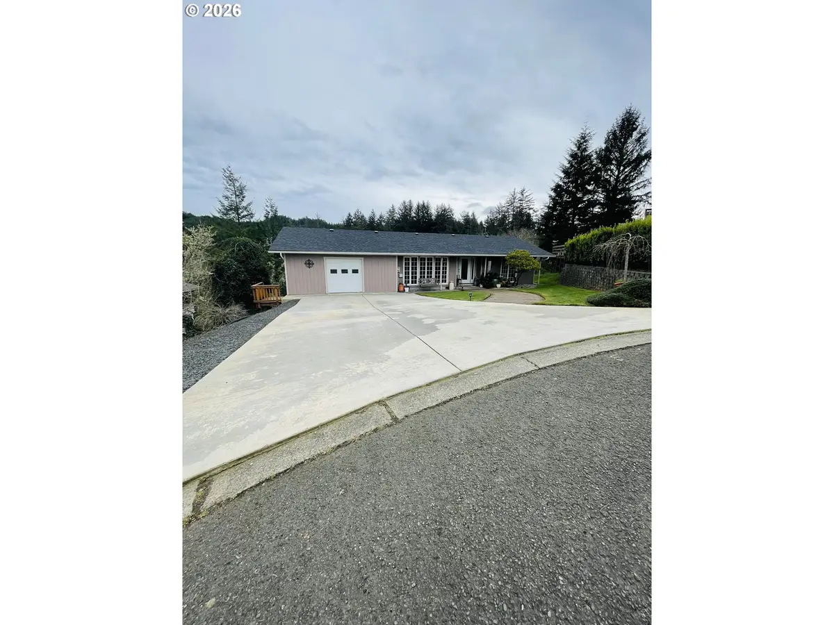 922 Fern Pl, Reedsport, OR 97467 - #1