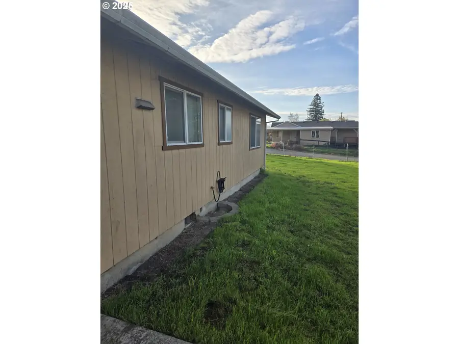 600 SE Carrol St, Winston, OR 97496 - Image #3