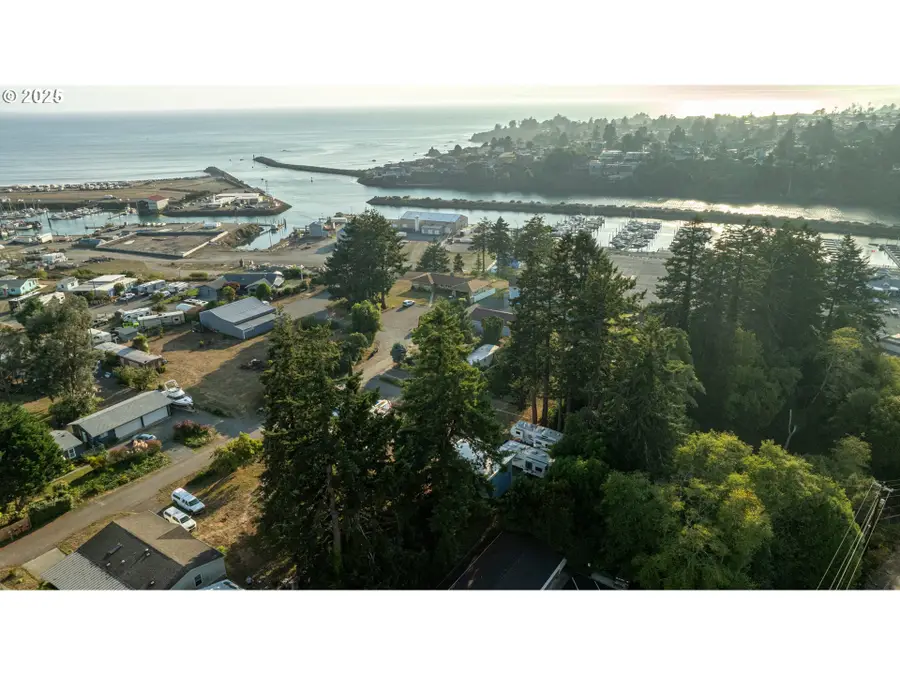 97799 Hanscam Ln, Brookings, OR 97415 - Image #2