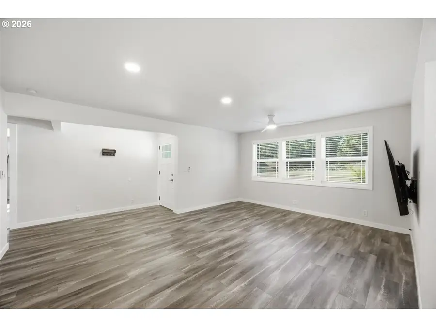 221 Briggs Dr, Tri City, OR 97457 - #3
