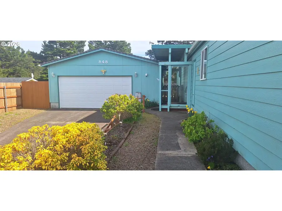 848 Wecoma Loop, Florence, OR 97439 - #3