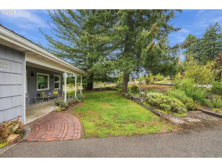 729 NE Locust St, Oakland, OR 97462 - #3