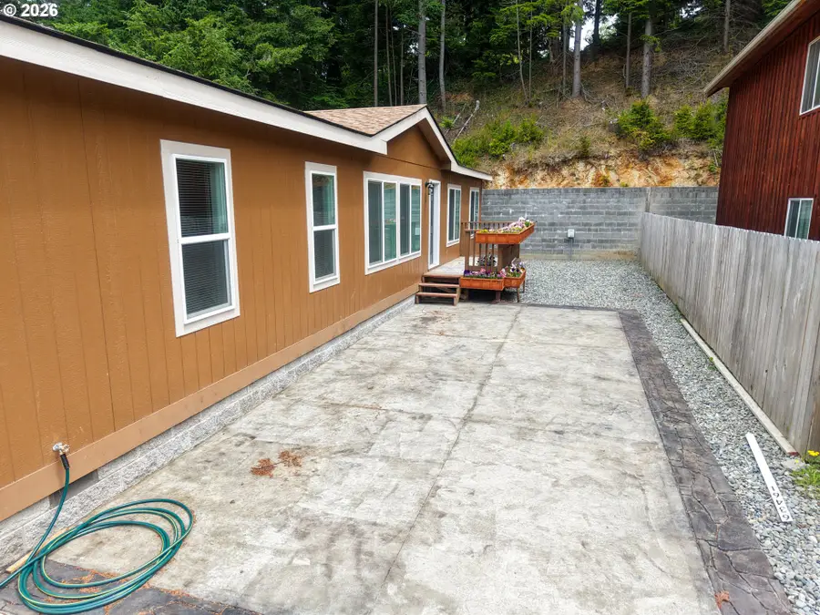 63463 Council Rd, Bunker Hill, OR 97420 - #3
