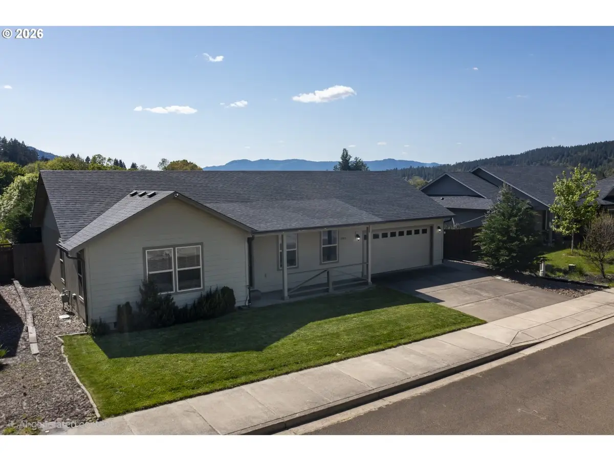 1015 Forest Heights St, Sutherlin, OR 97479 - #1