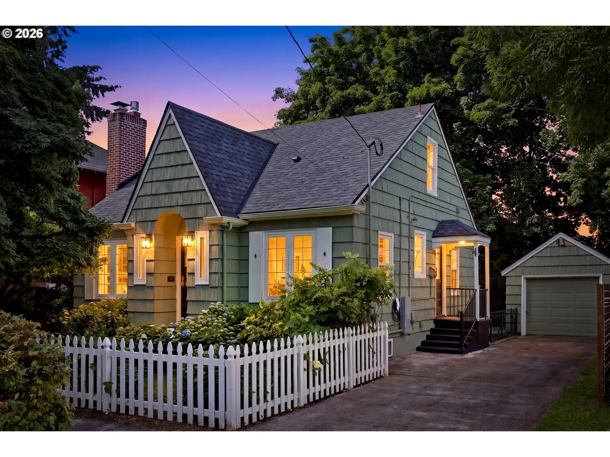 3945 SE Clinton St, Portland, OR 97202 - #1