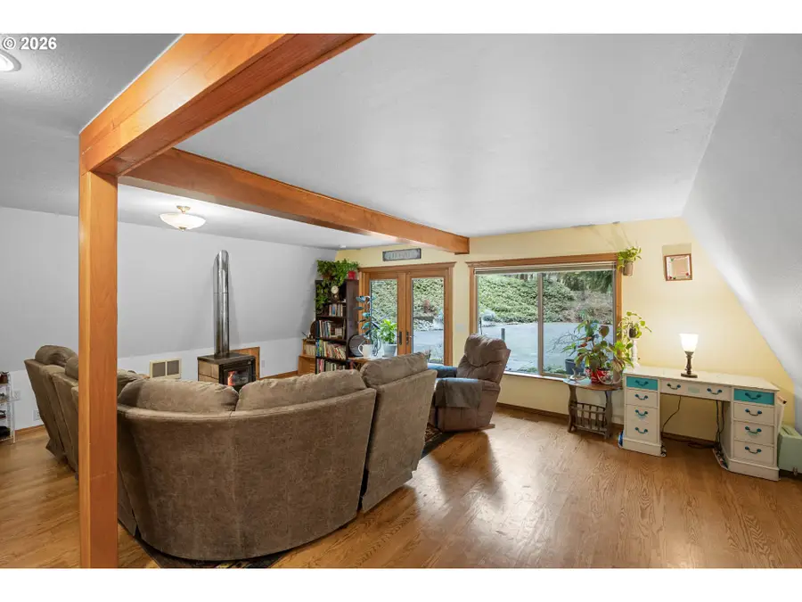 405 Loredo Dr, Roseburg, OR 97471 - Image #2