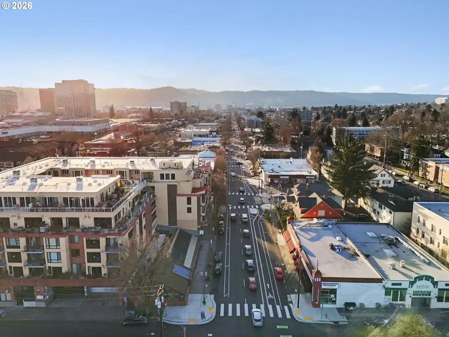 1620 NE Broadway St, Portland, OR 97232 - #2