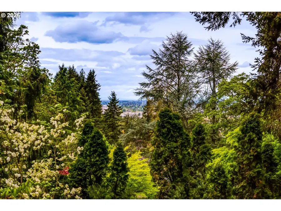 2307 W 28th Ave, Eugene, OR 97405 - #3