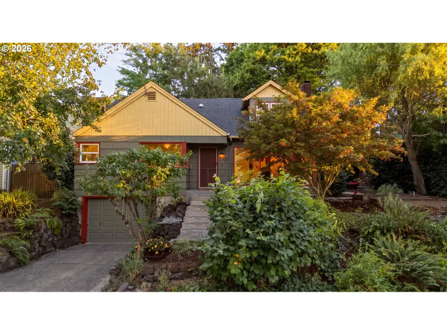 2760 Emerald St, Eugene, OR 97403 - #3