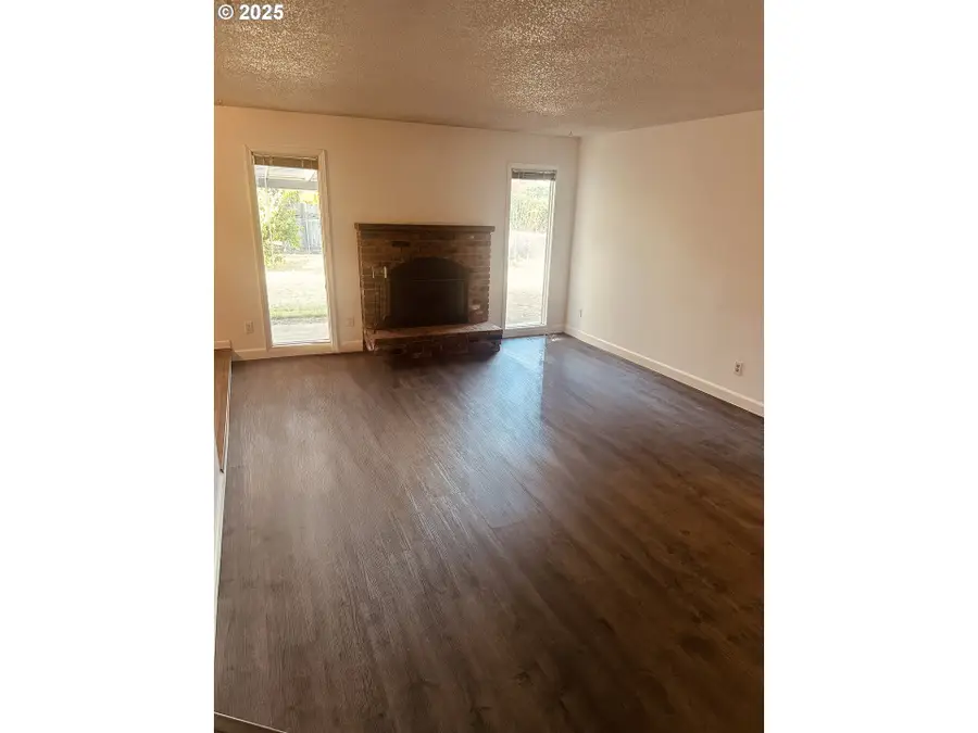 11613 Pacific Ct Ne, Woodburn, OR 97071 - Image #3