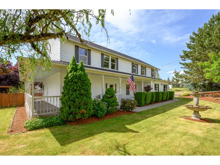 721 S Park St, Carlton, OR 97111 - #3