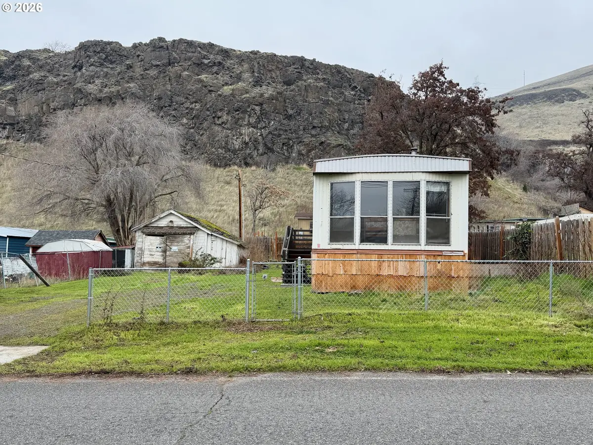 217 Main St, Wishram, WA 98673 - Image #1