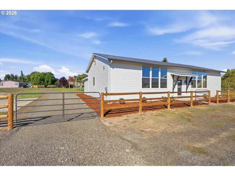 9015 Community Club Rd, Amity, OR 97101 - #3