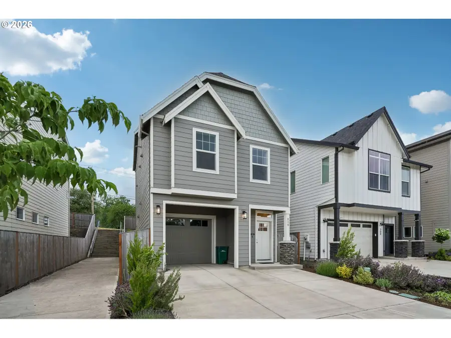 215 W Barbaras Way, Newberg, OR 97132 - #2