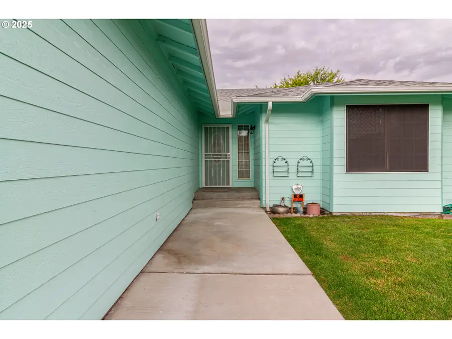 305 NW 9th Pl, Hermiston, OR 97838 - Image #3