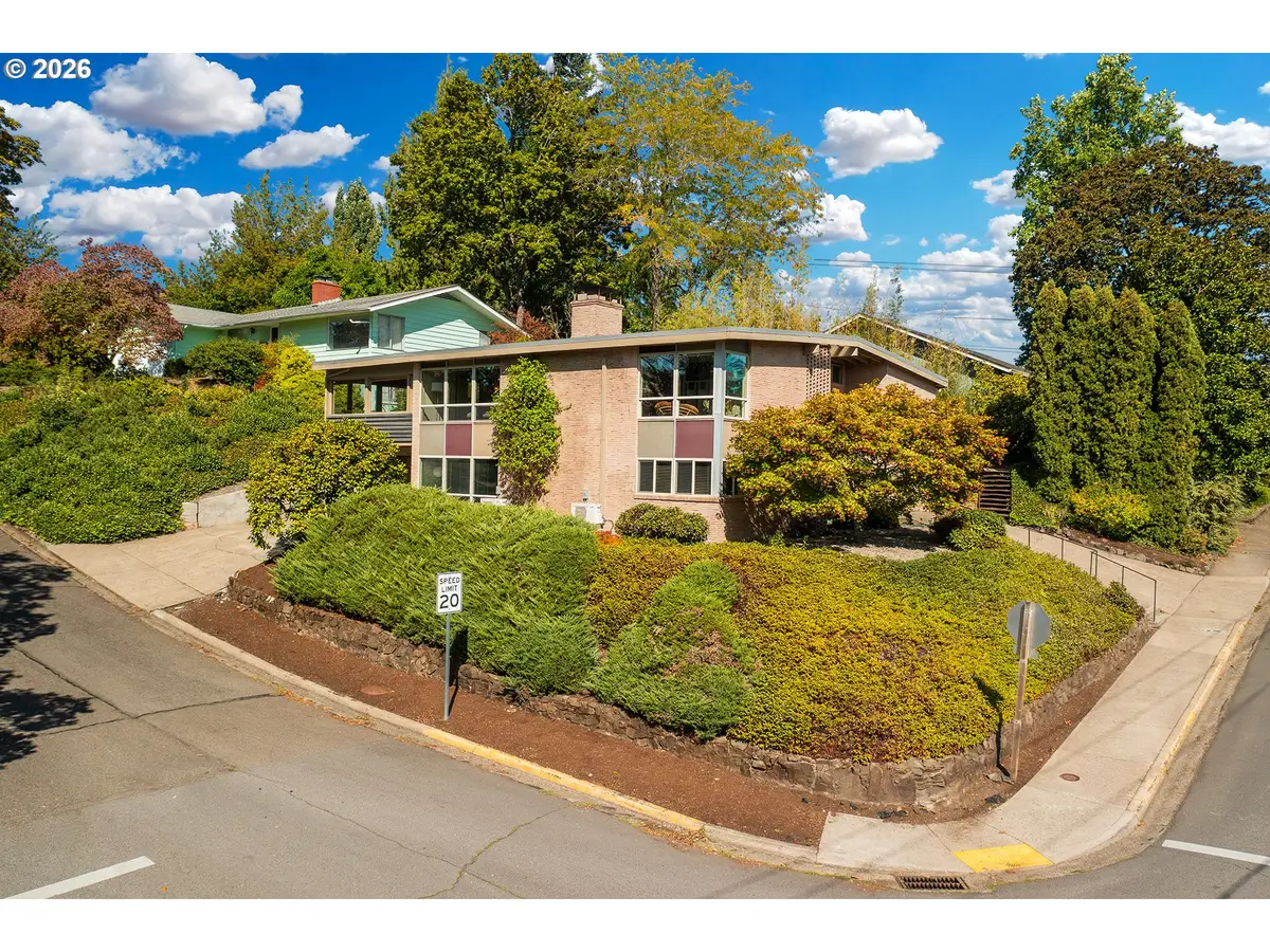 495 W 27th Ave, Eugene, OR 97405 - #1